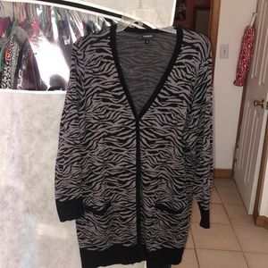 Torrid size 3 Black and gray  button up sweater